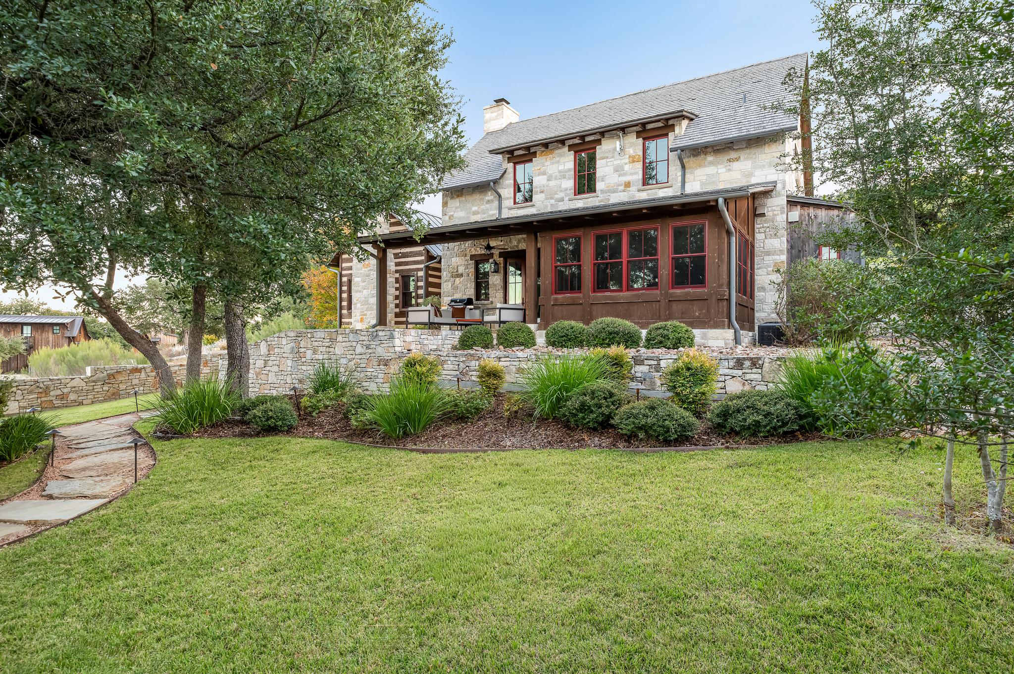 65 Riviera Cv, Fredericksburg, TX 78624