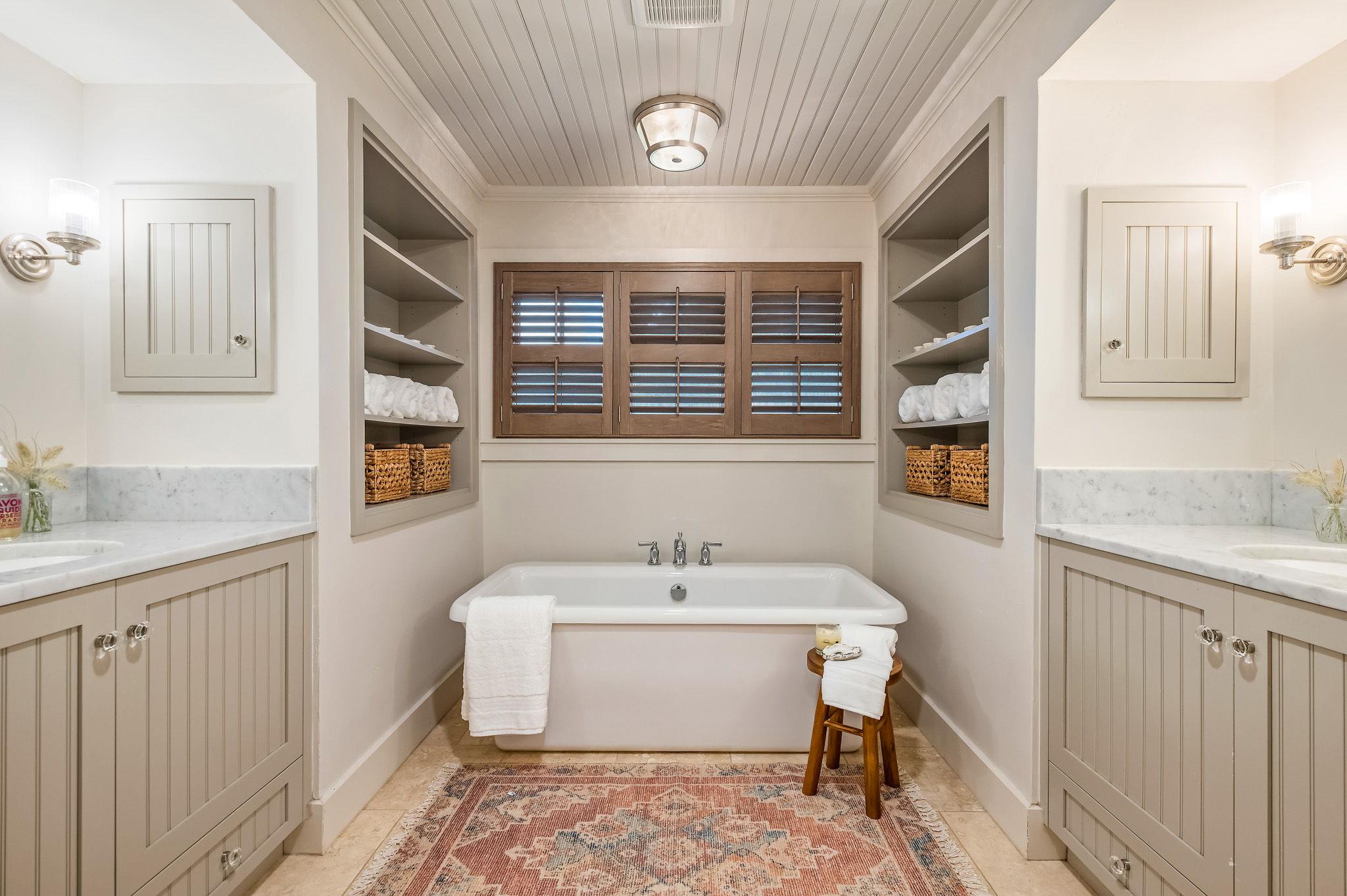 65 Riviera Cv, Fredericksburg, TX 78624