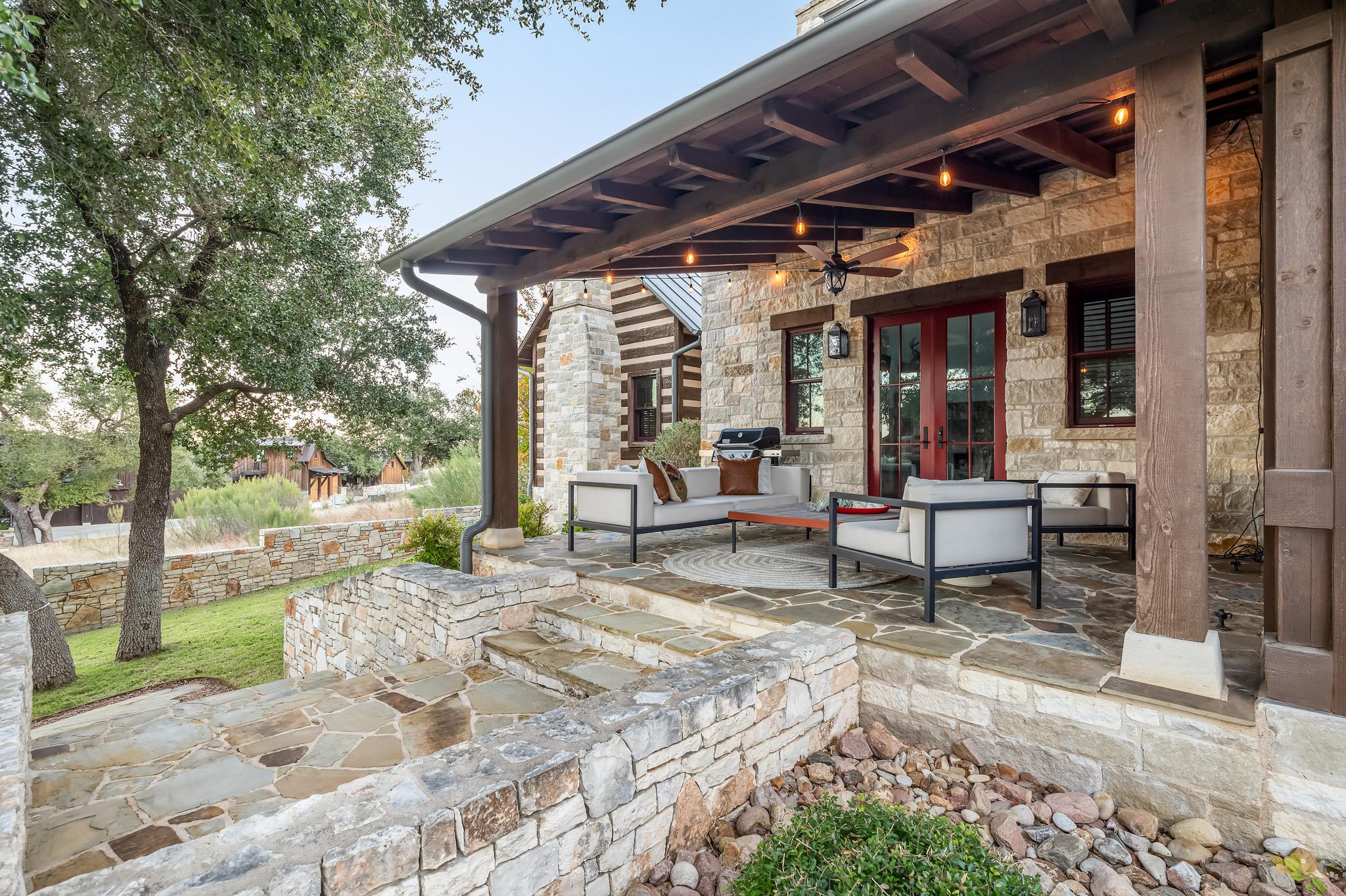 65 Riviera Cv, Fredericksburg, TX 78624