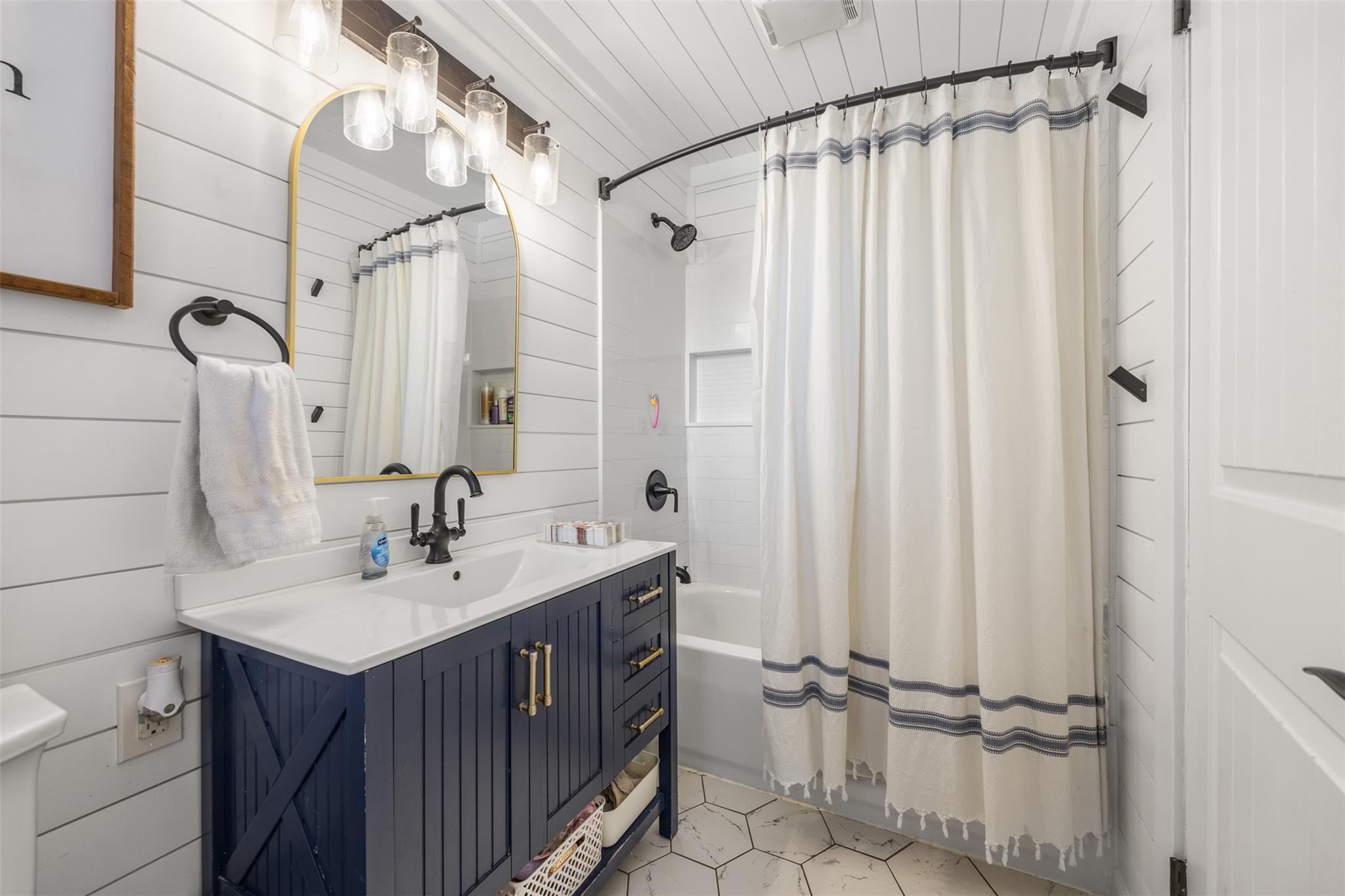 1071 Rolling Hills Dr, Wimberley, TX 78676