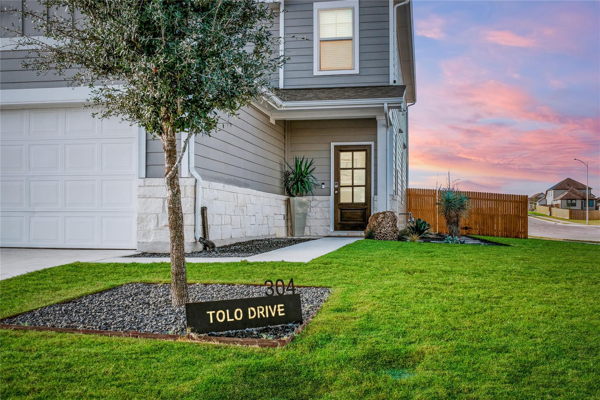 304 Tolo Dr, Elgin, TX 78621