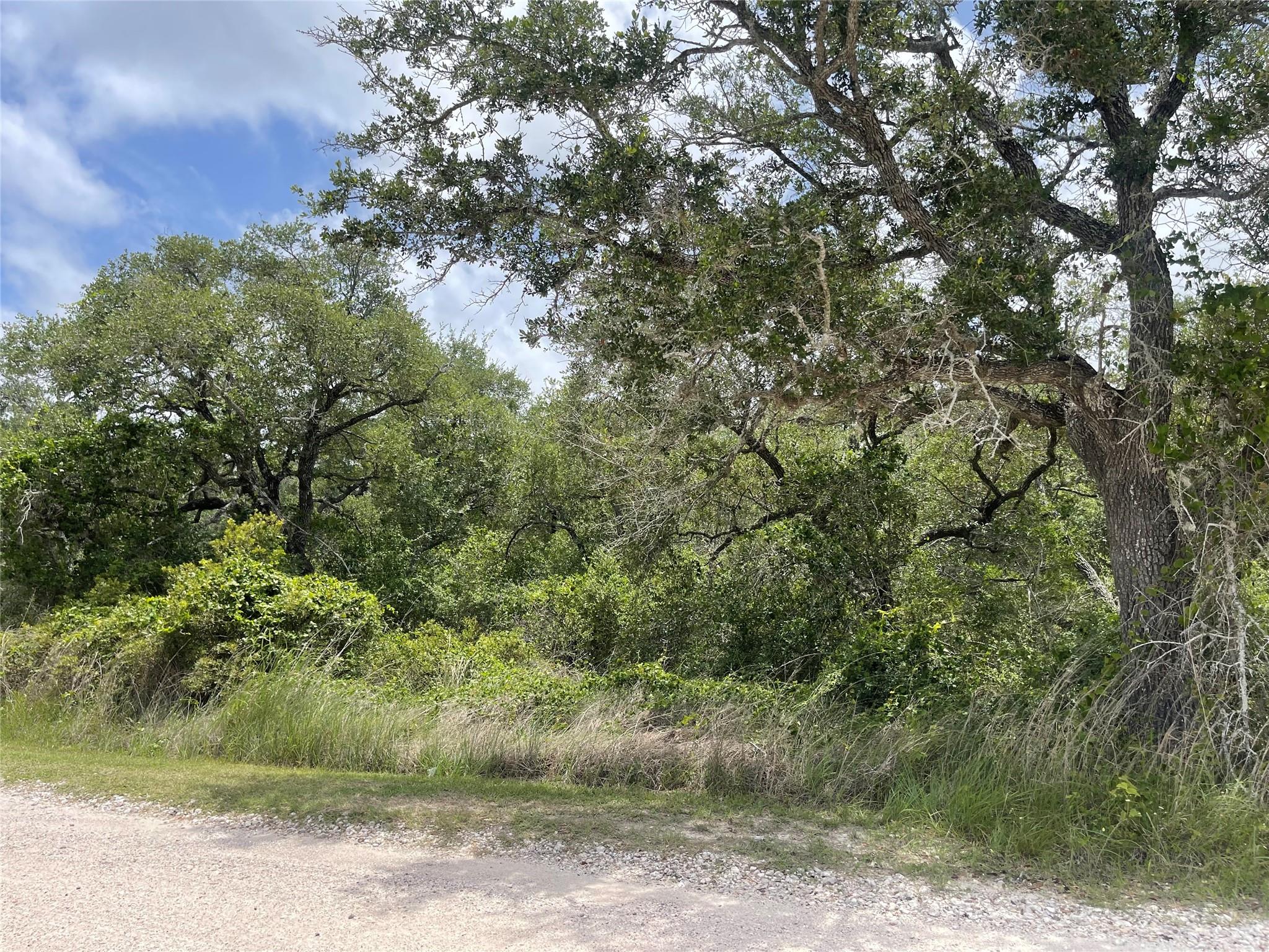 342 Whispering Woods Dr, Rockport, TX 78382