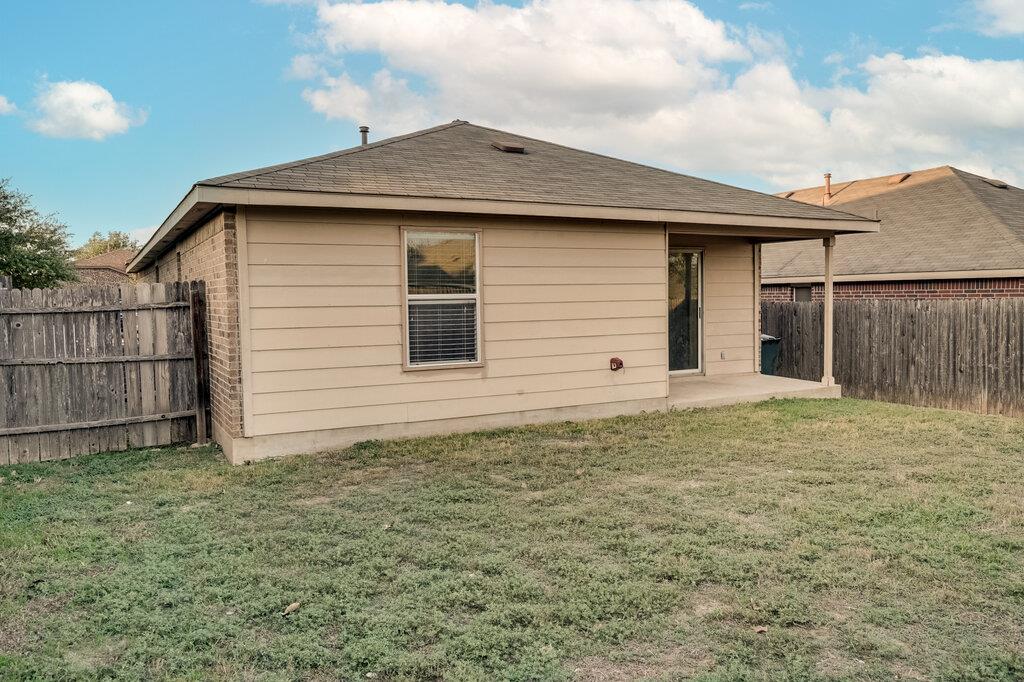 476 Moonwalker Trl, Buda, TX 78610