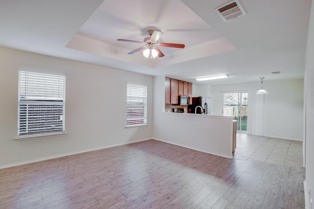 476 Moonwalker Trl, Buda, TX 78610