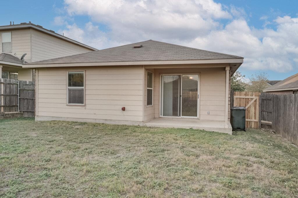 476 Moonwalker Trl, Buda, TX 78610