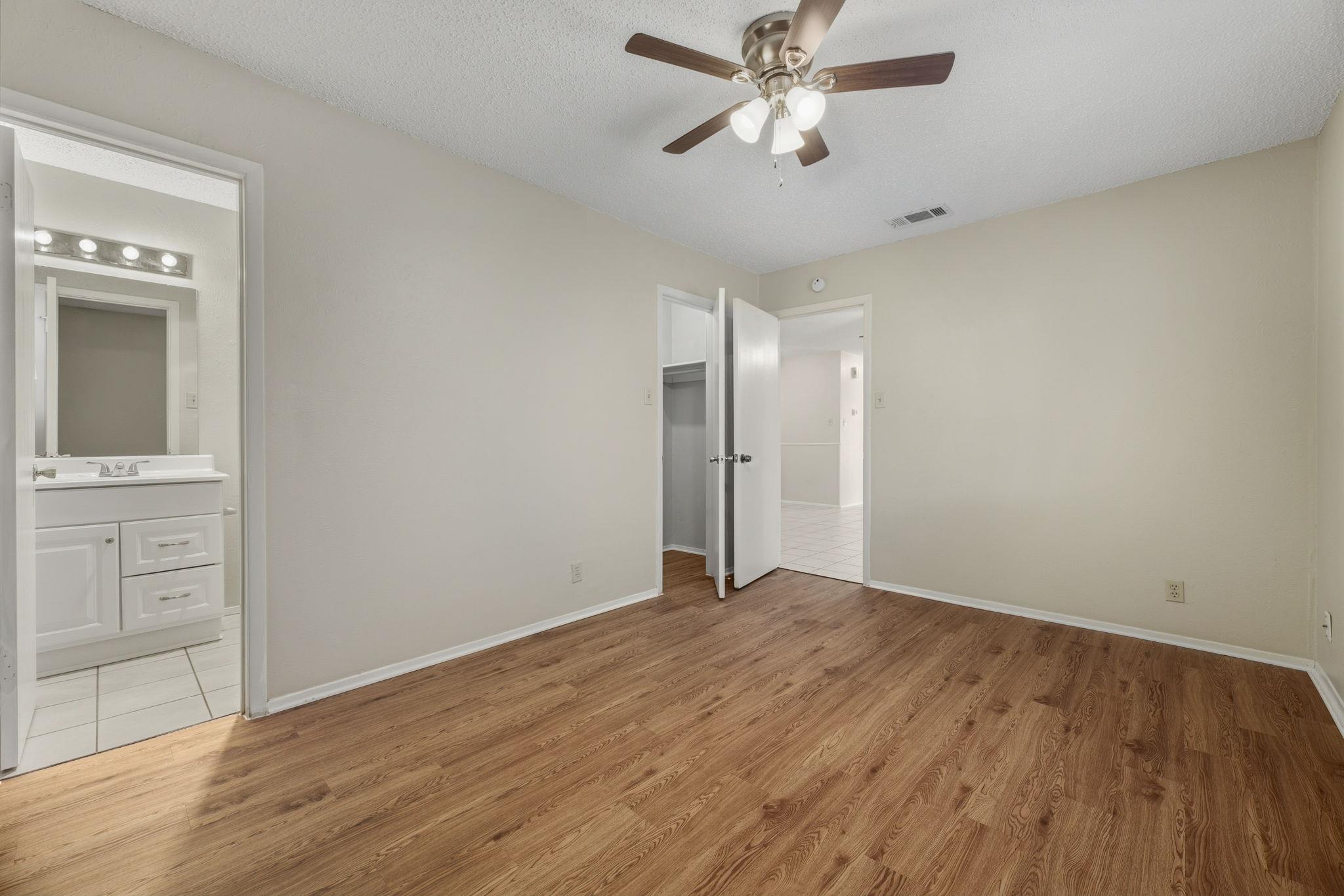 8904 Pineridge Dr # B, Austin, TX 78729