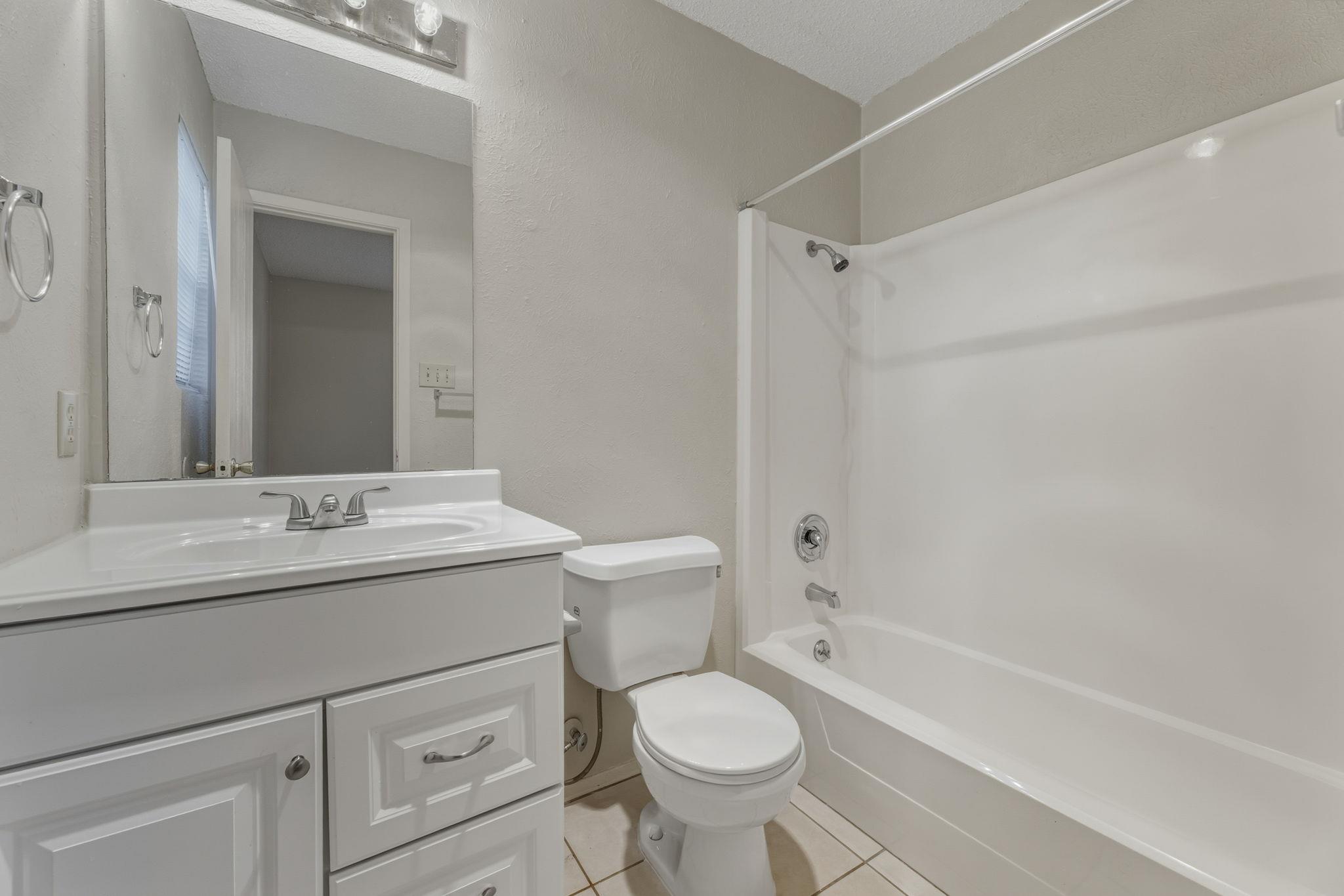 8904 Pineridge Dr # B, Austin, TX 78729