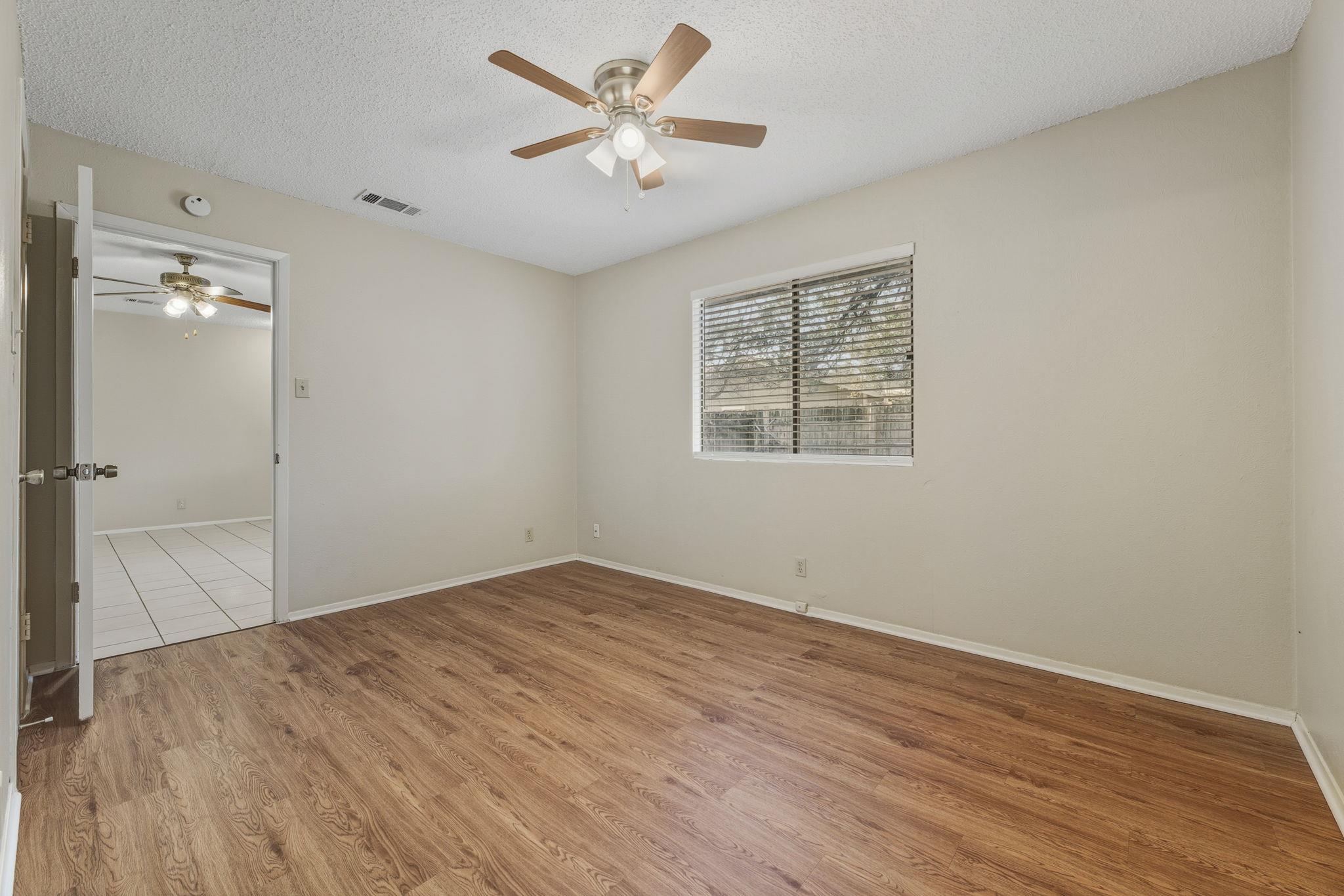 8904 Pineridge Dr # B, Austin, TX 78729