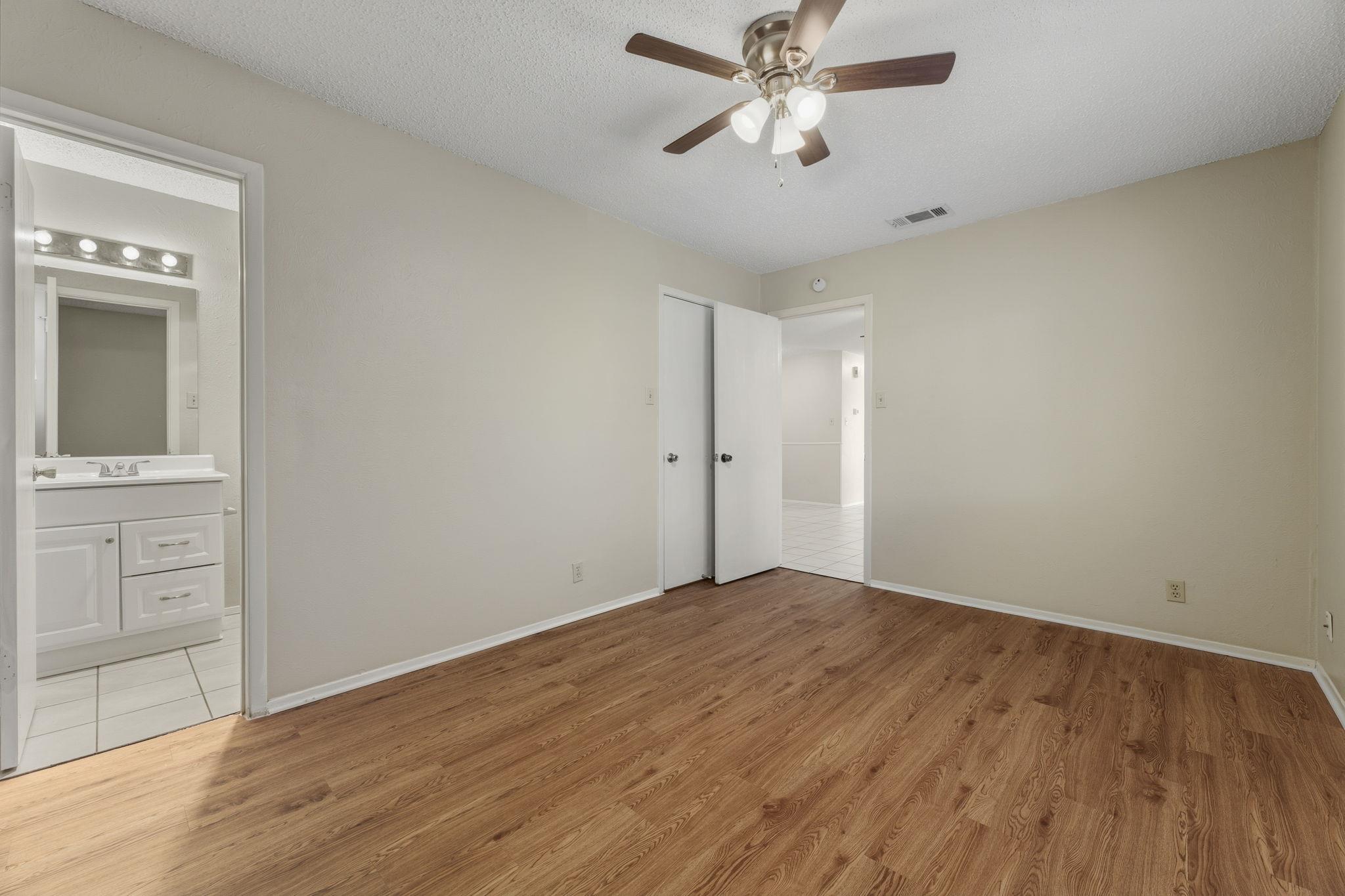 8904 Pineridge Dr # B, Austin, TX 78729