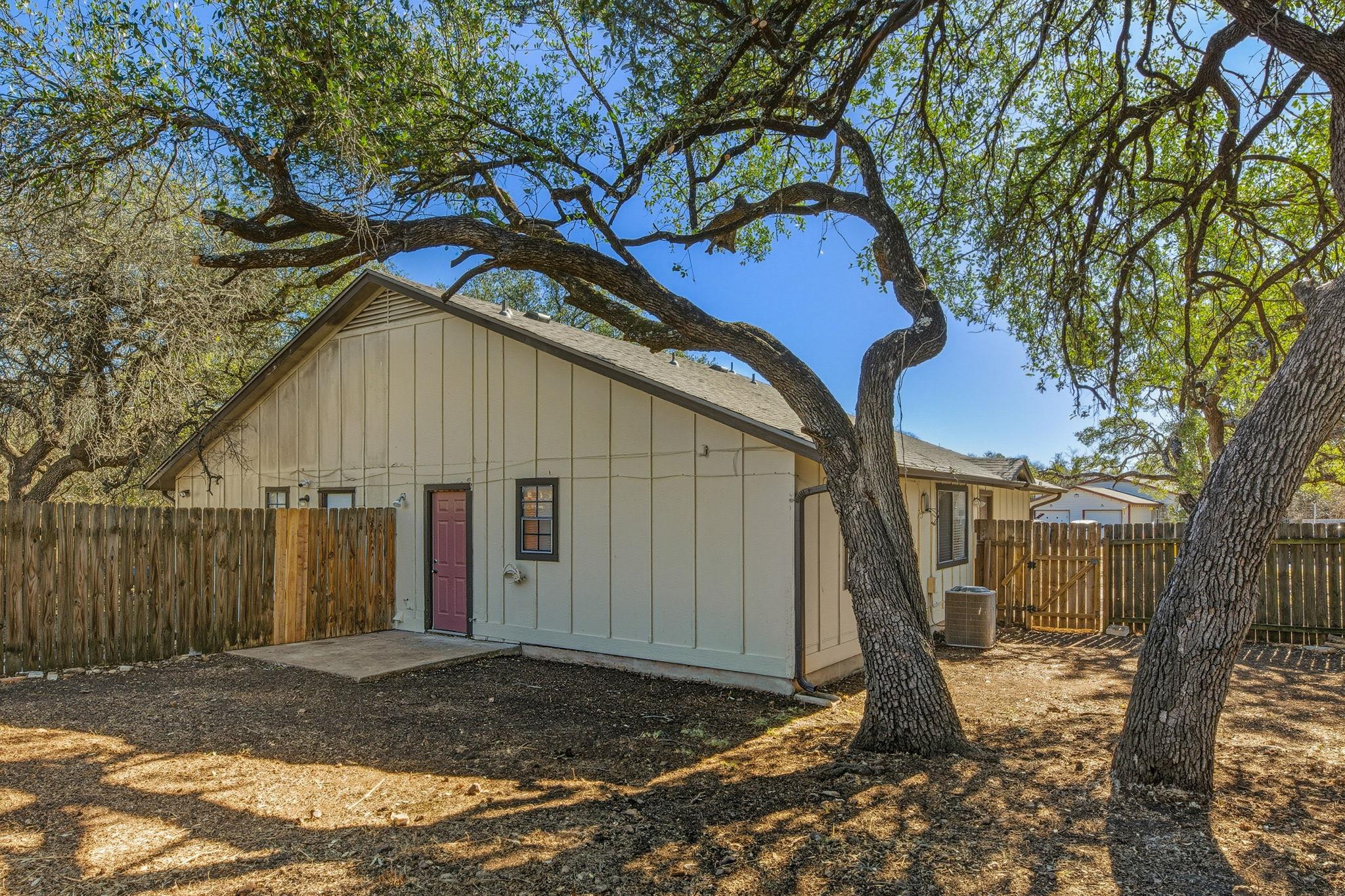 8904 Pineridge Dr # B, Austin, TX 78729