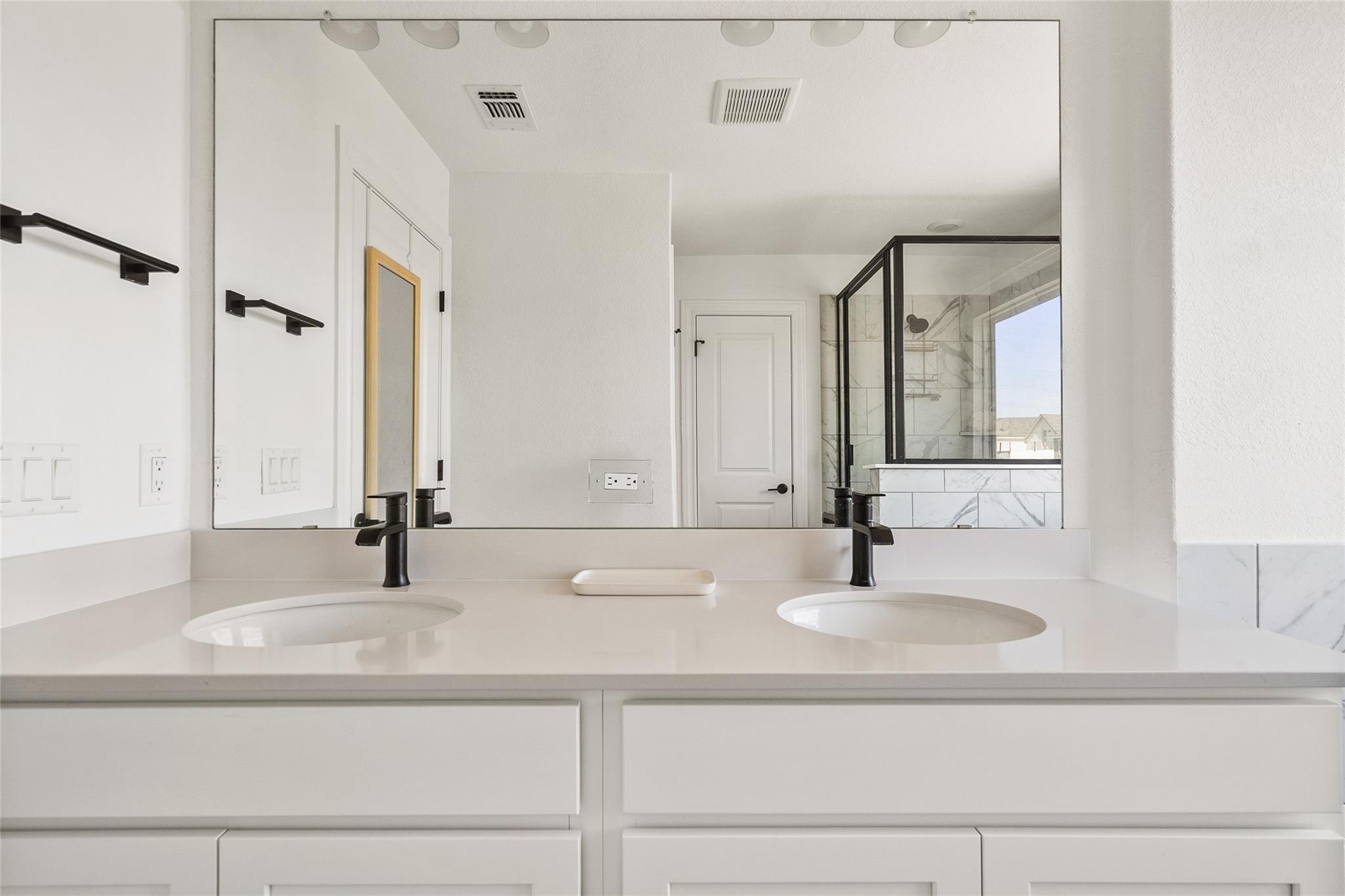 304 Regatta Trl, Leander, TX 78641