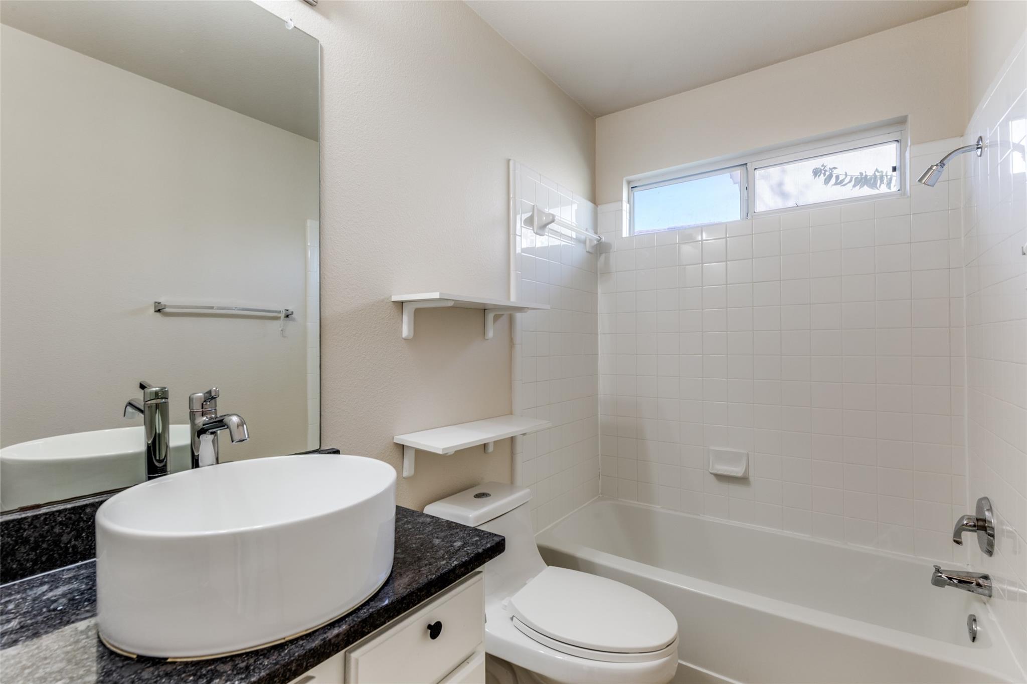 107 Cassandra Dr, Hutto, TX 78634