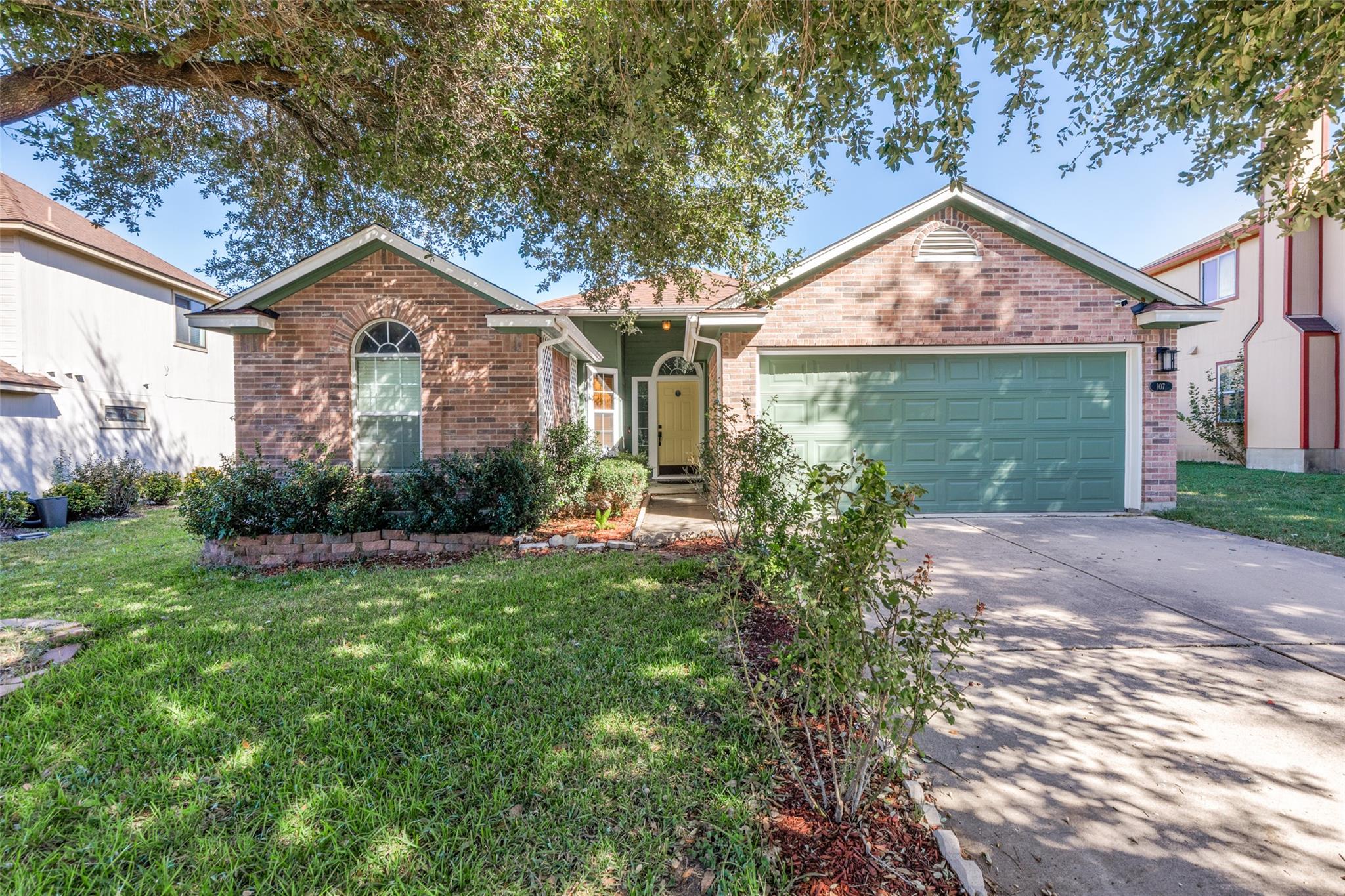 107 Cassandra Dr, Hutto, TX 78634