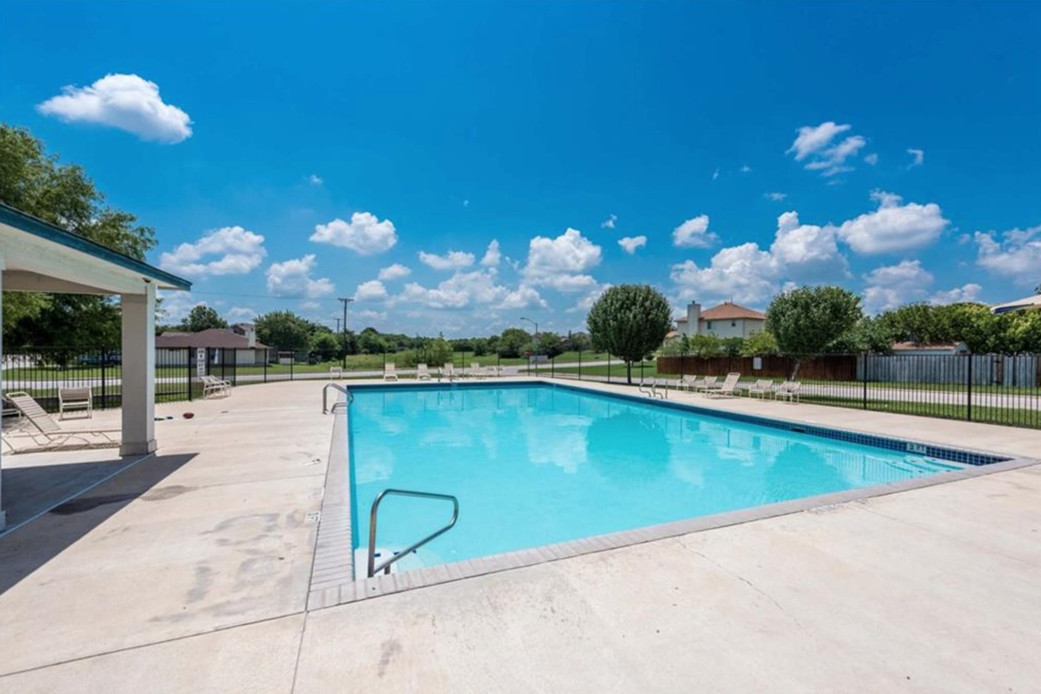 107 Cassandra Dr, Hutto, TX 78634