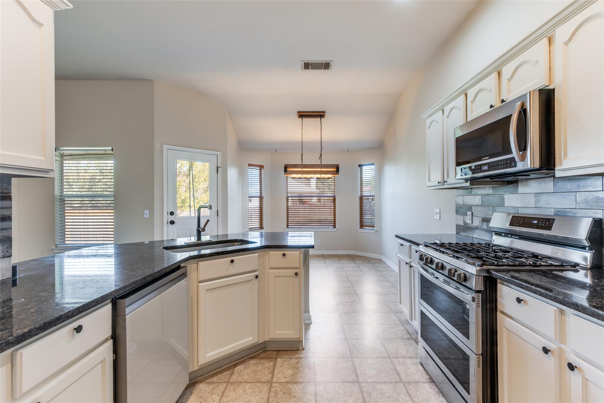 107 Cassandra Dr, Hutto, TX 78634