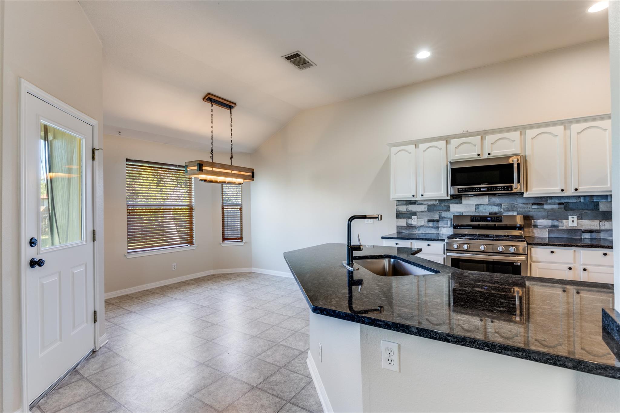 107 Cassandra Dr, Hutto, TX 78634