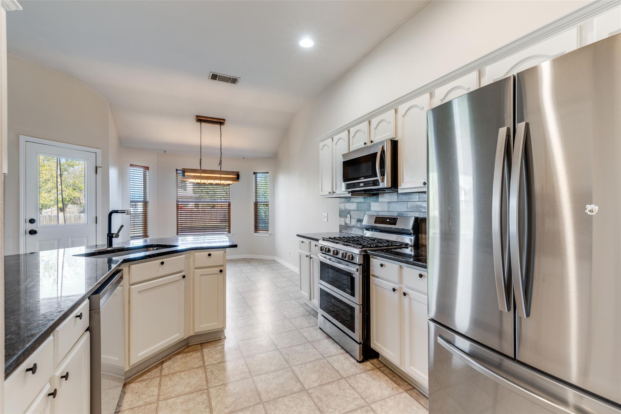 107 Cassandra Dr, Hutto, TX 78634