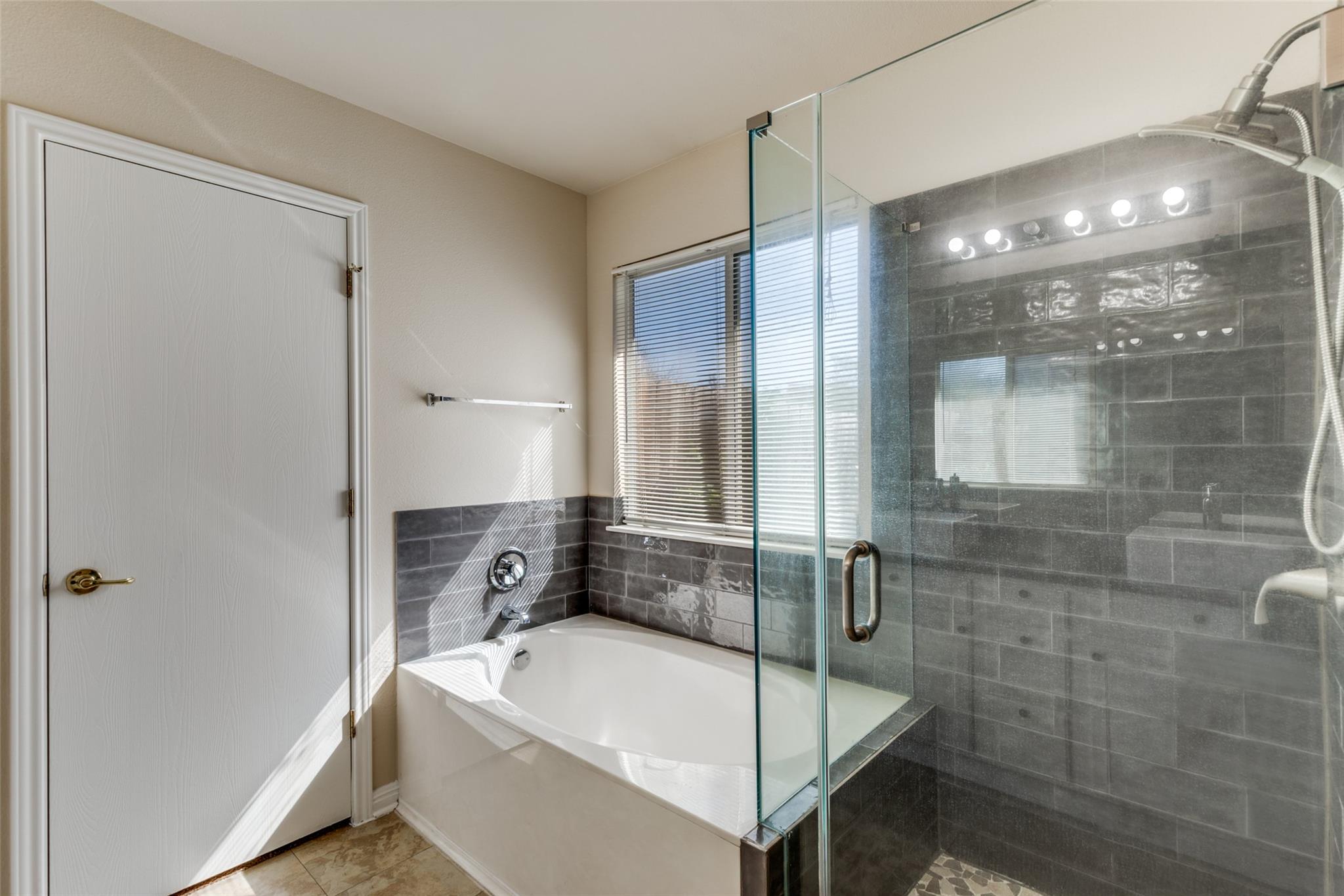 107 Cassandra Dr, Hutto, TX 78634