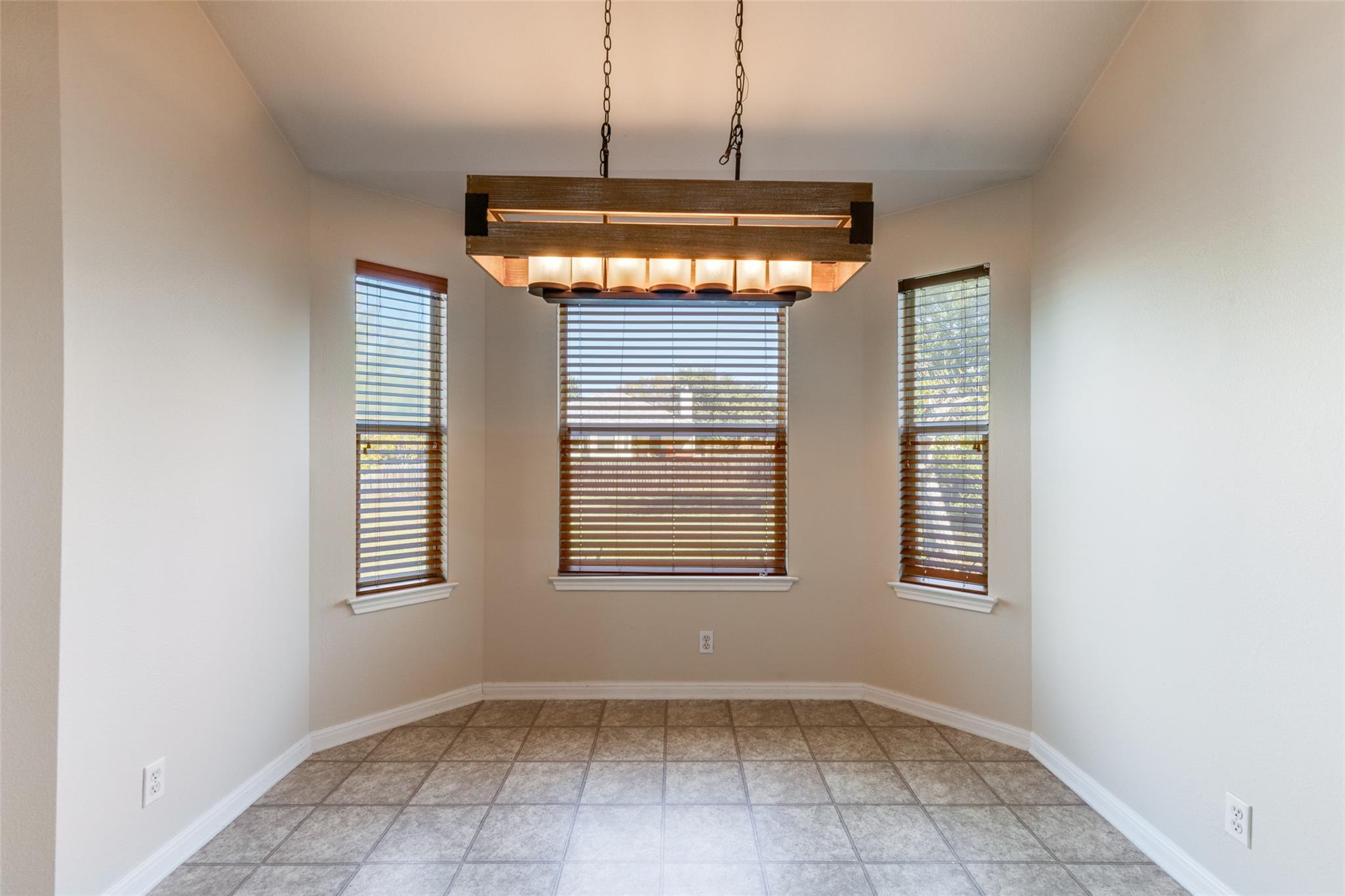 107 Cassandra Dr, Hutto, TX 78634