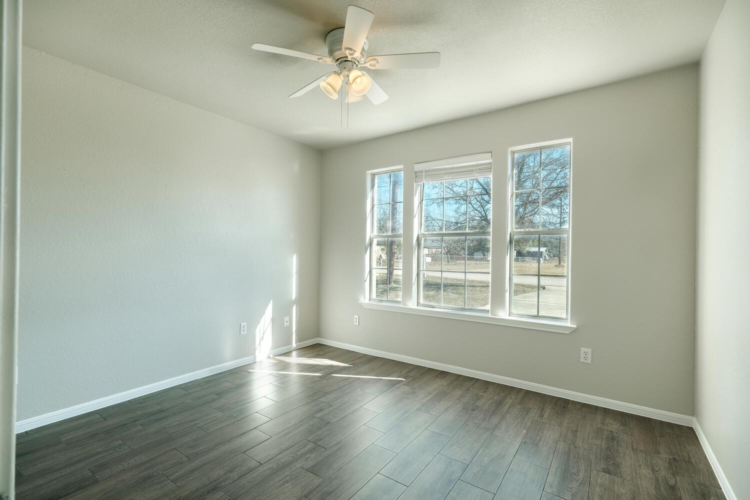 750 Fallen Oak Dr, Bertram, TX 78605