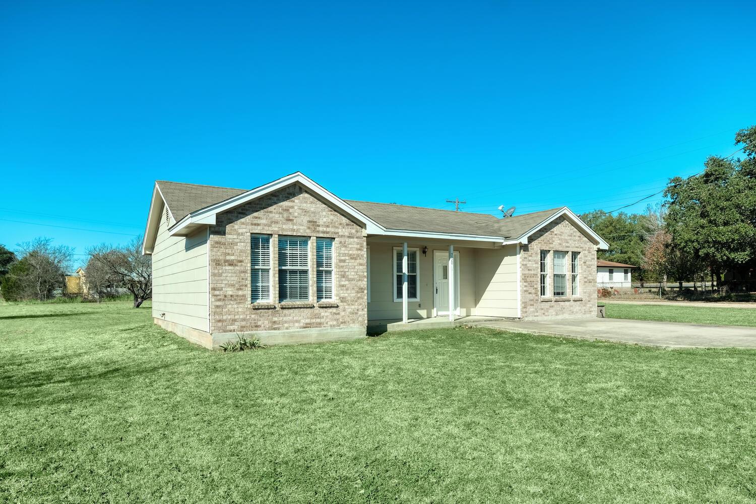 750 Fallen Oak Dr, Bertram, TX 78605