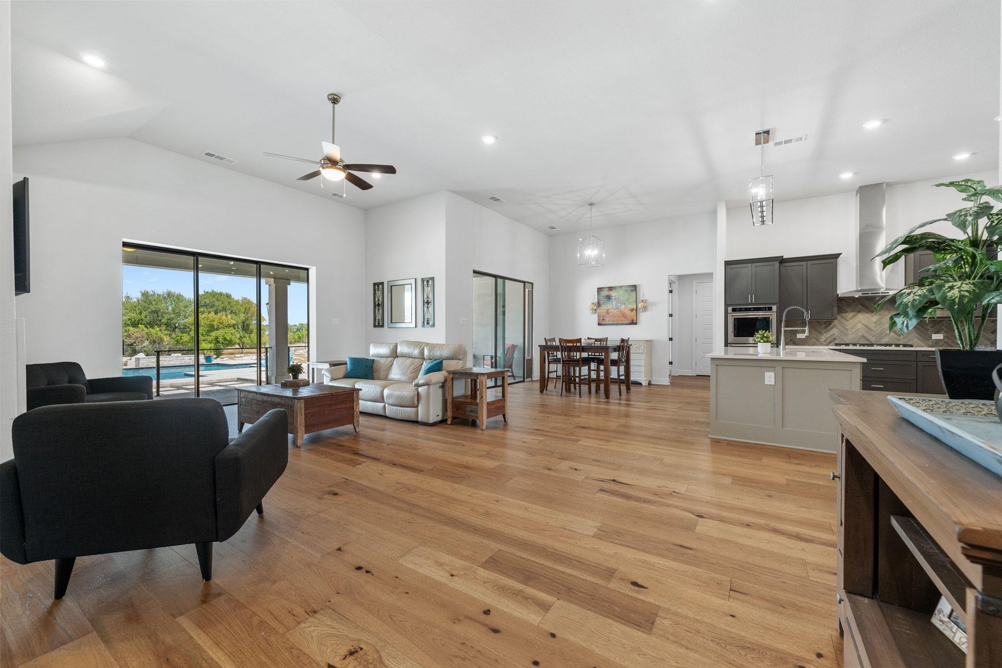 104 Rolling Hills Ct, Spicewood, TX 78669