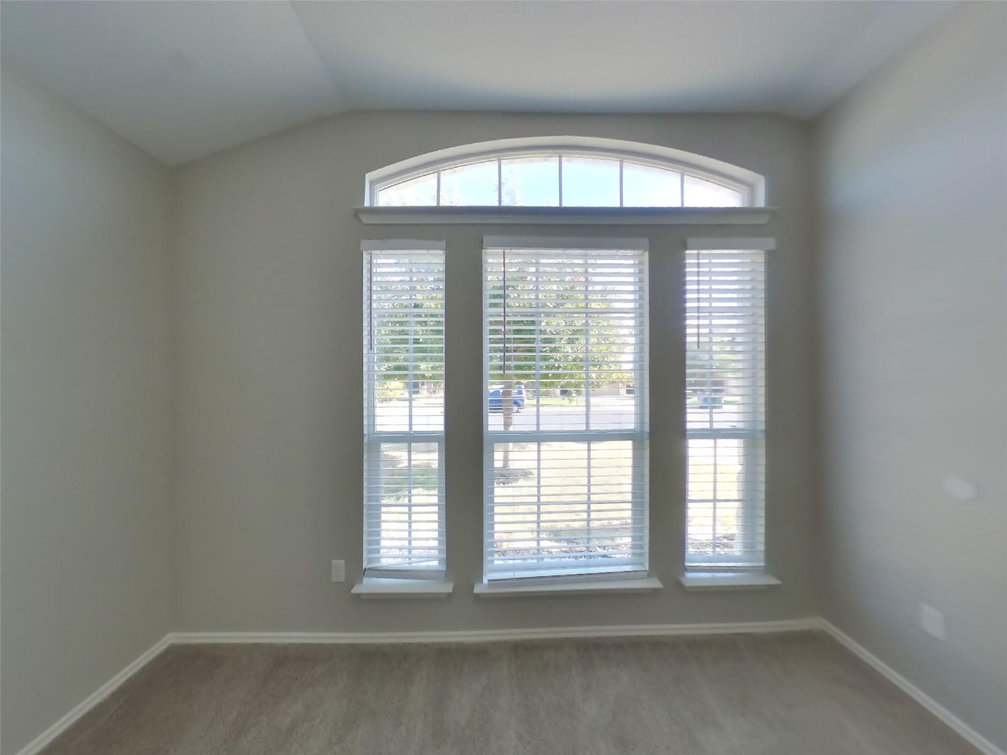 347 Foster Ln, Jarrell, TX 76537