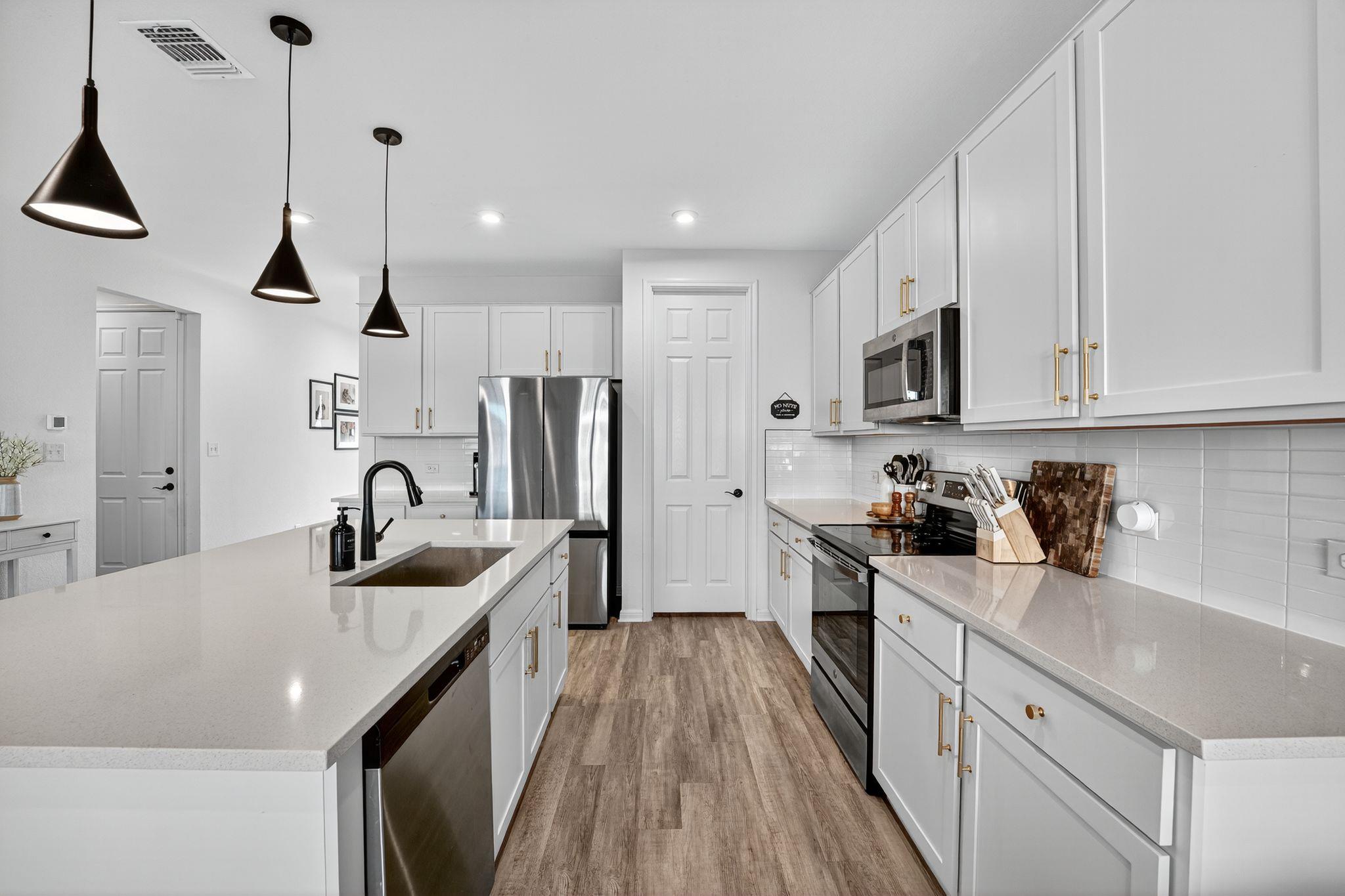 637 Seabiscuit Dr, Jarrell, TX 76537