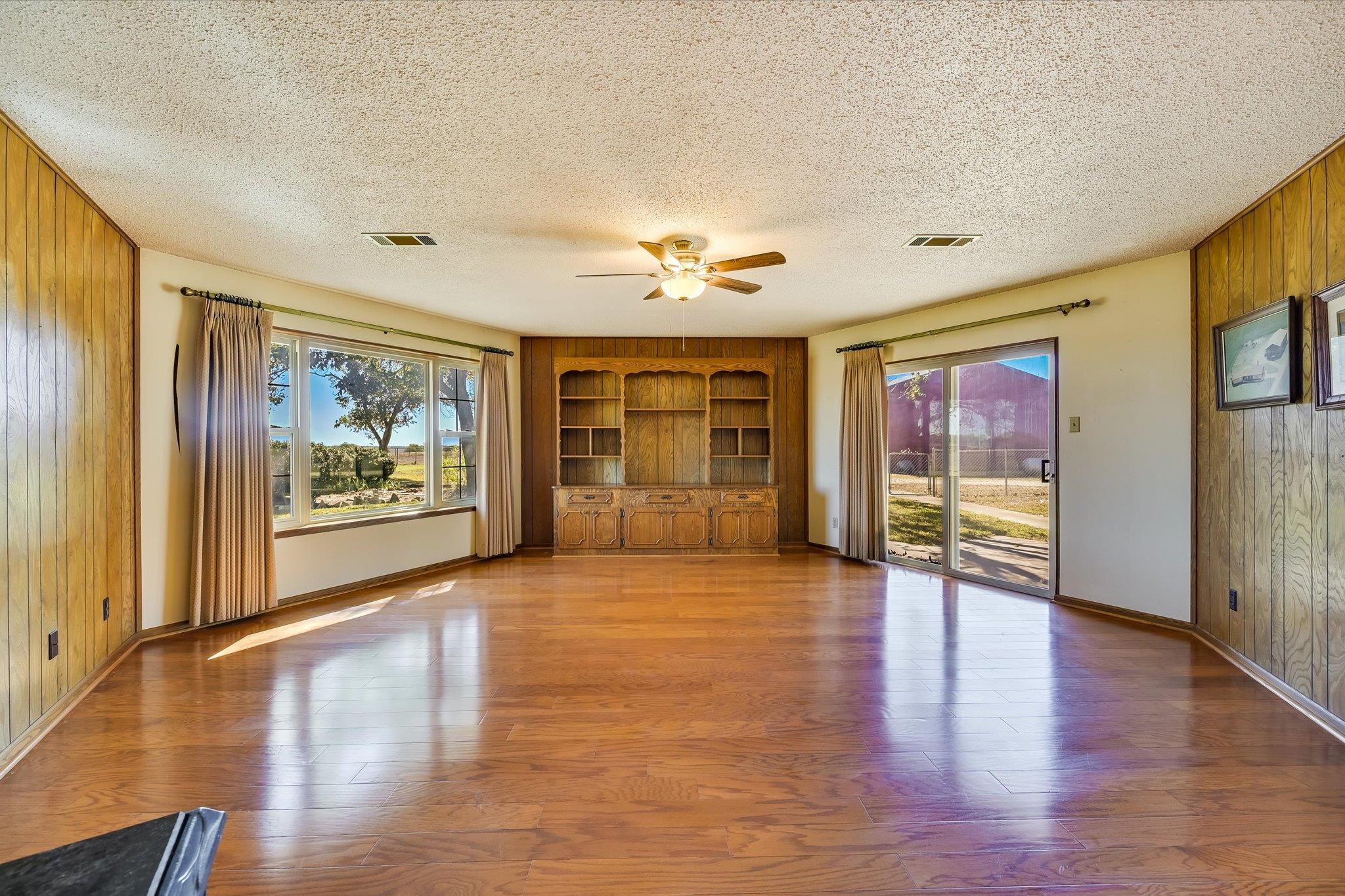 958 County Road 124, Georgetown, TX 78626