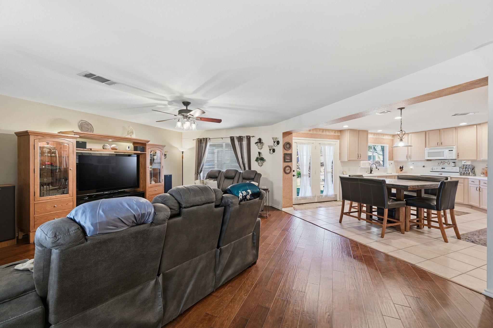 903 E Olympic Dr, Pflugerville, TX 78660