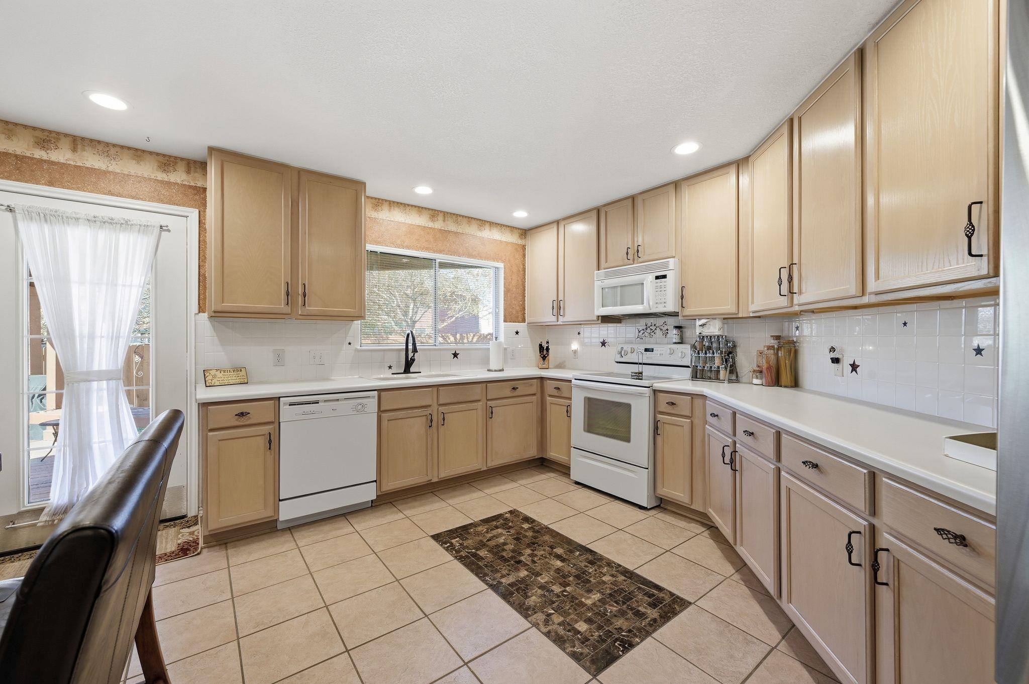 903 E Olympic Dr, Pflugerville, TX 78660