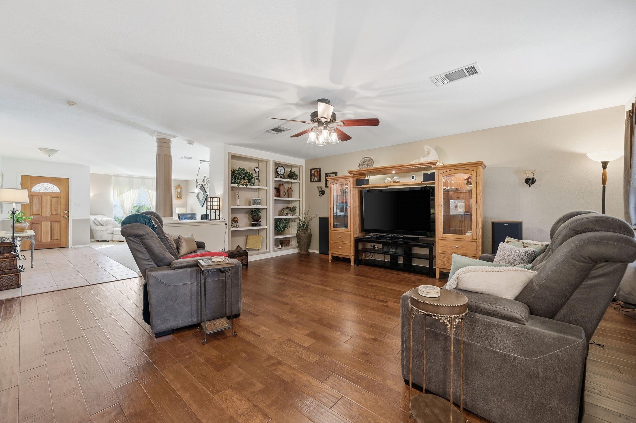 903 E Olympic Dr, Pflugerville, TX 78660