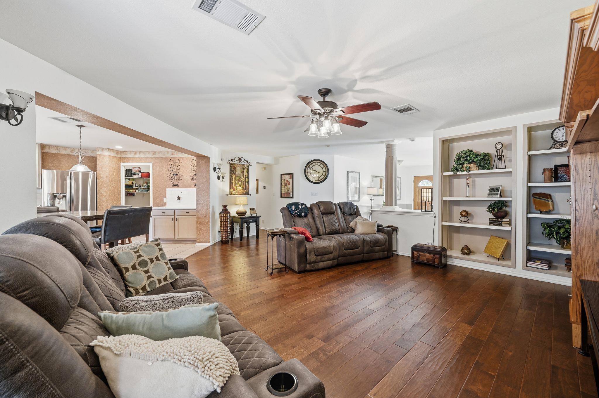 903 E Olympic Dr, Pflugerville, TX 78660