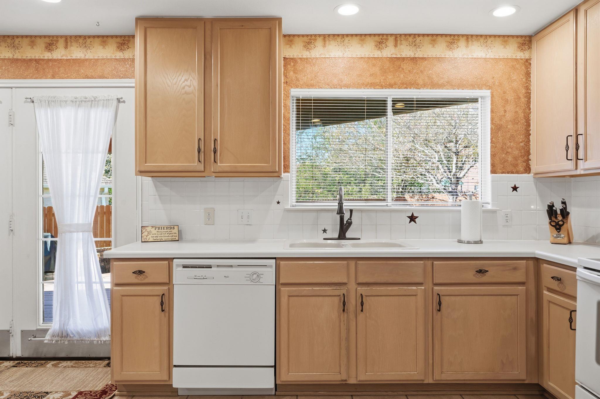 903 E Olympic Dr, Pflugerville, TX 78660