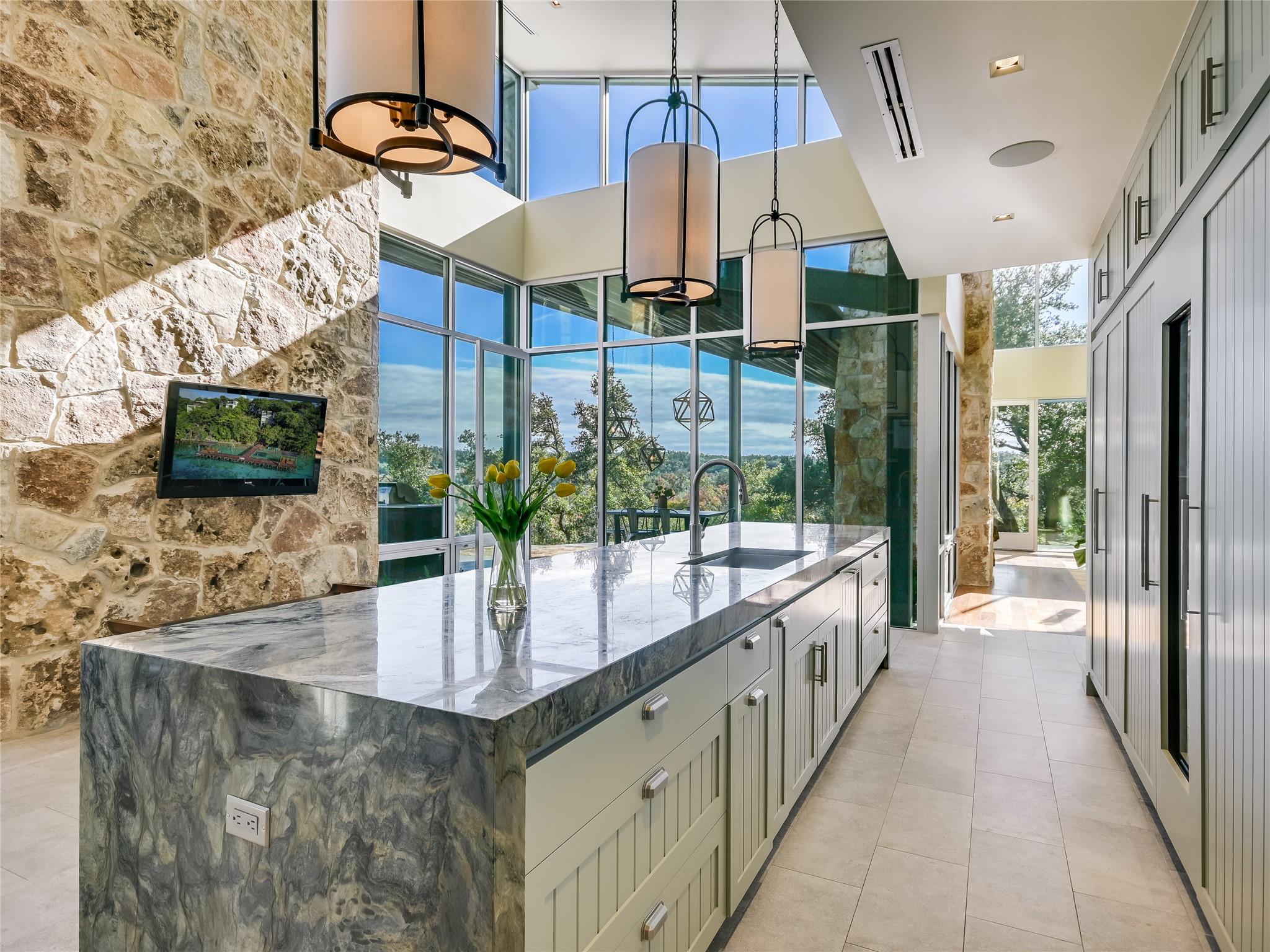 1946 Backbone Rdg, Wimberley, TX 78666