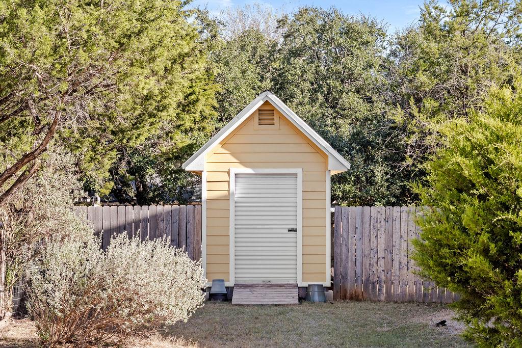 11 Elmwood Cir, Wimberley, TX 78676