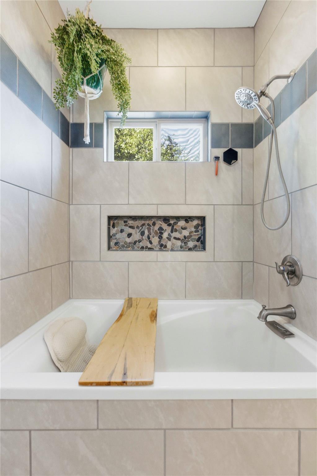 541 Lasso Loop, Canyon Lake, TX 78133