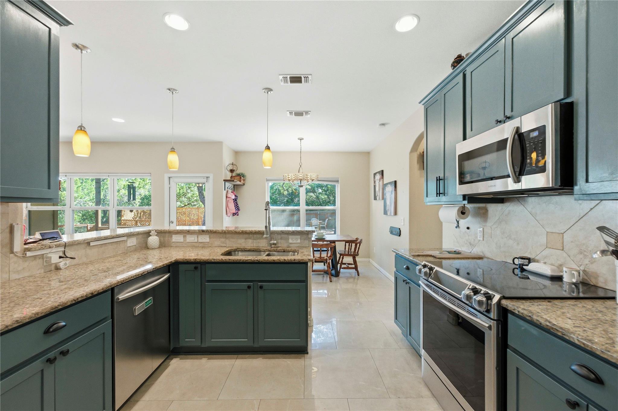 541 Lasso Loop, Canyon Lake, TX 78133