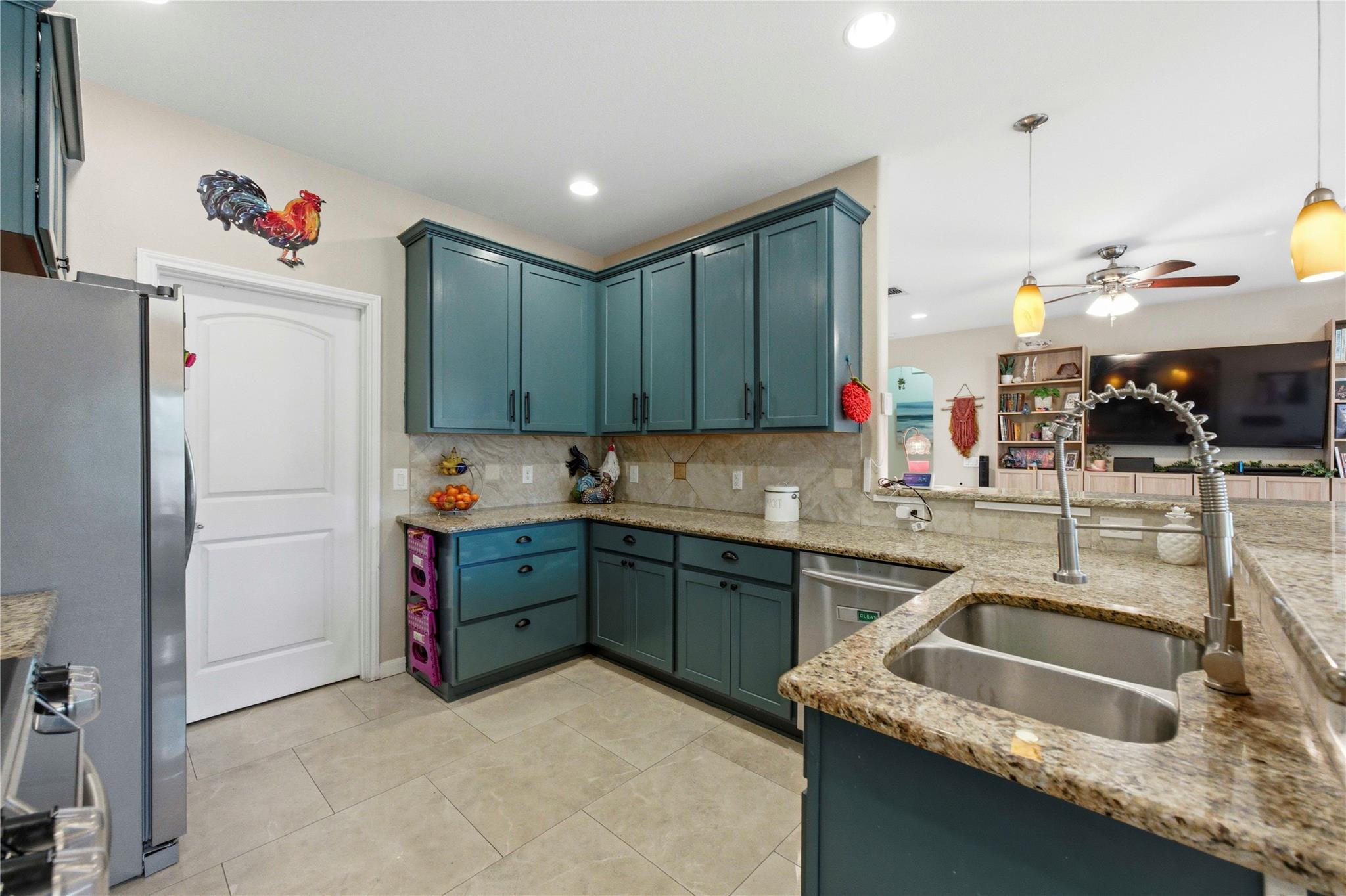 541 Lasso Loop, Canyon Lake, TX 78133