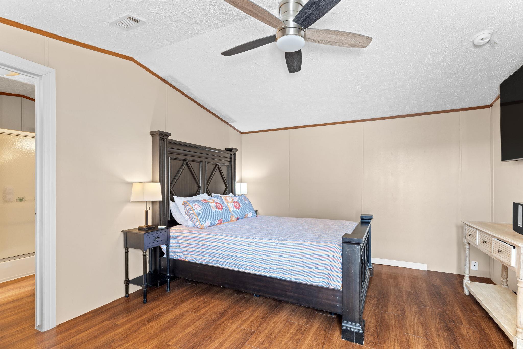 195 Gato Rd, Cedar Creek, TX 78612