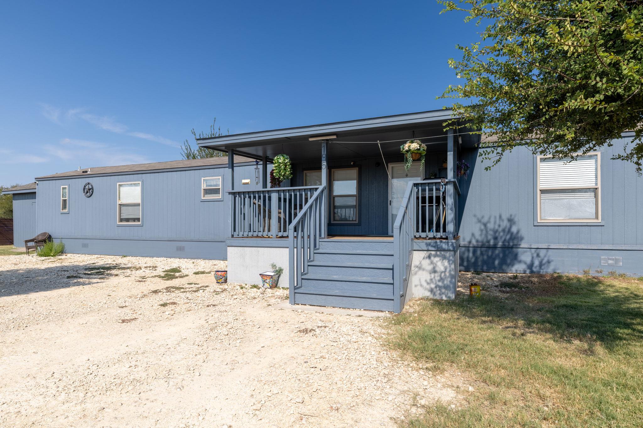 195 Gato Rd, Cedar Creek, TX 78612