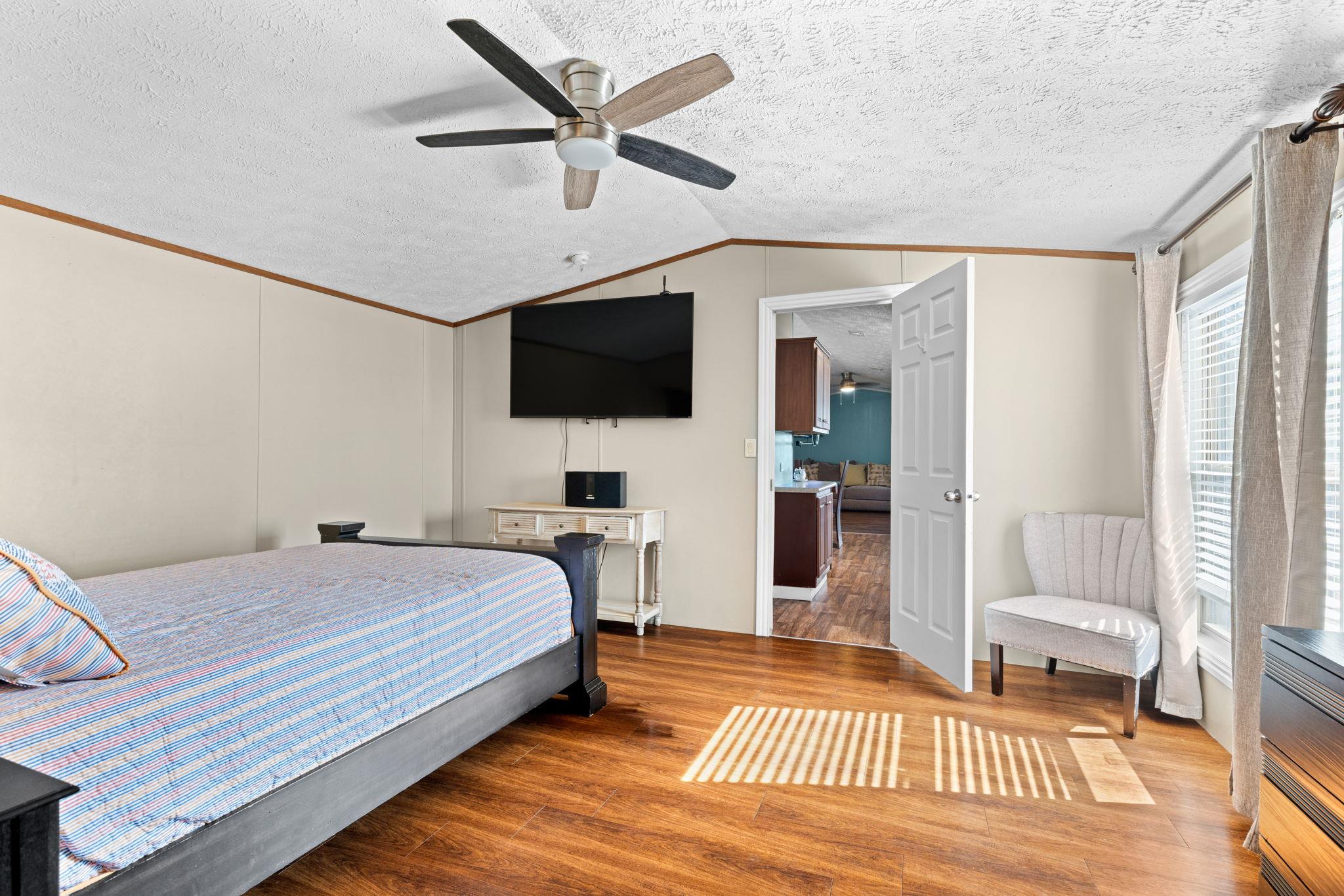 195 Gato Rd, Cedar Creek, TX 78612