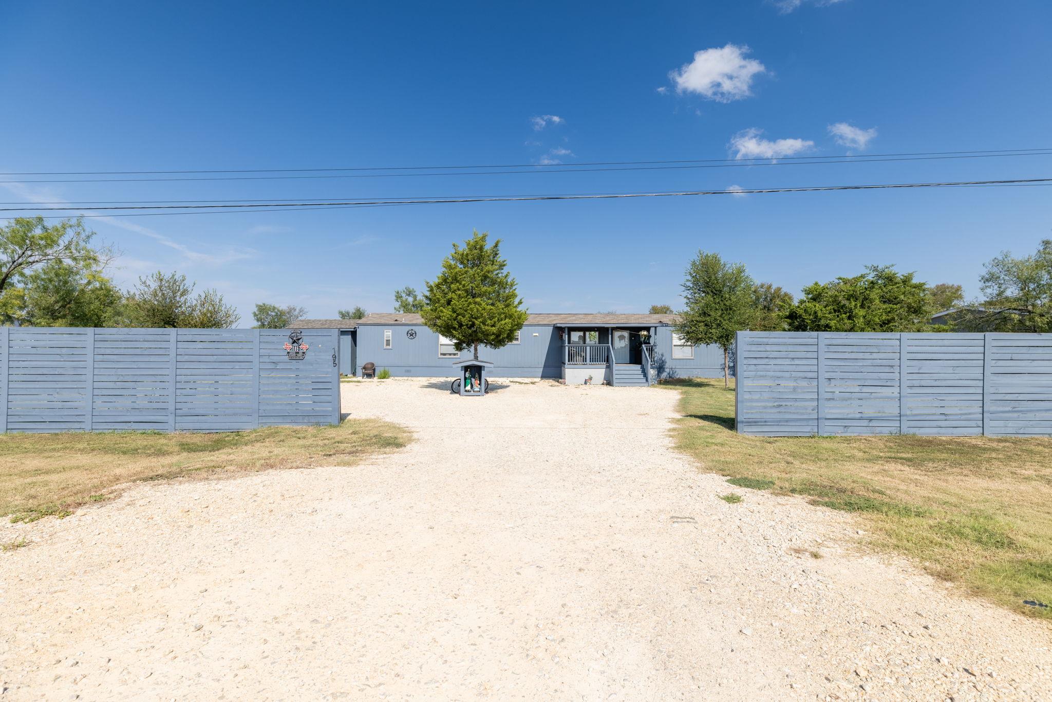 195 Gato Rd, Cedar Creek, TX 78612