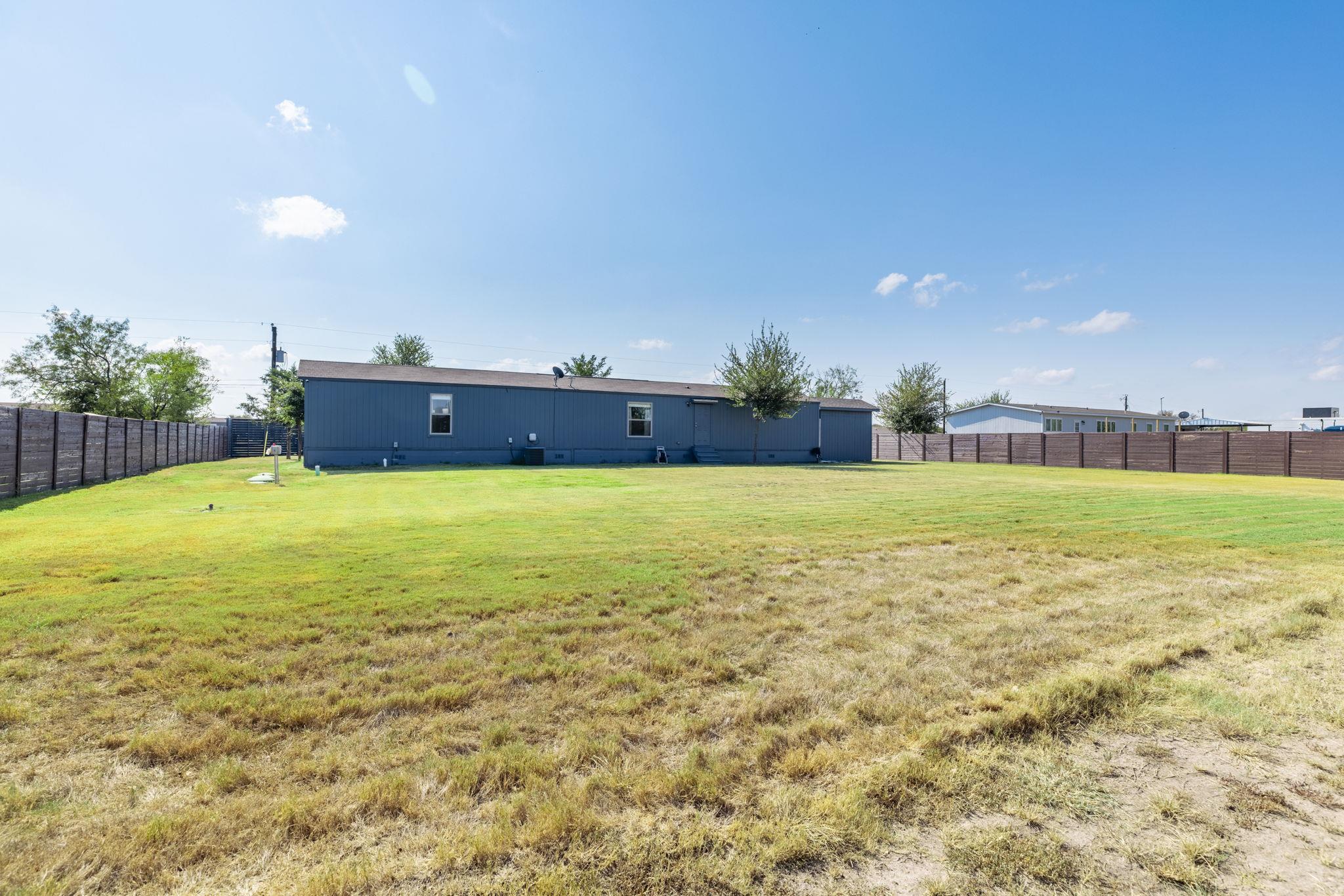 195 Gato Rd, Cedar Creek, TX 78612