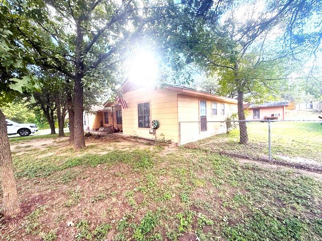 910 E Avenue I, Lampasas, TX 76550