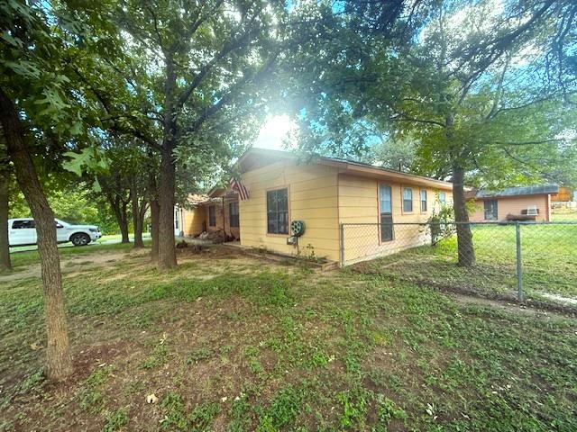 910 E Avenue I, Lampasas, TX 76550