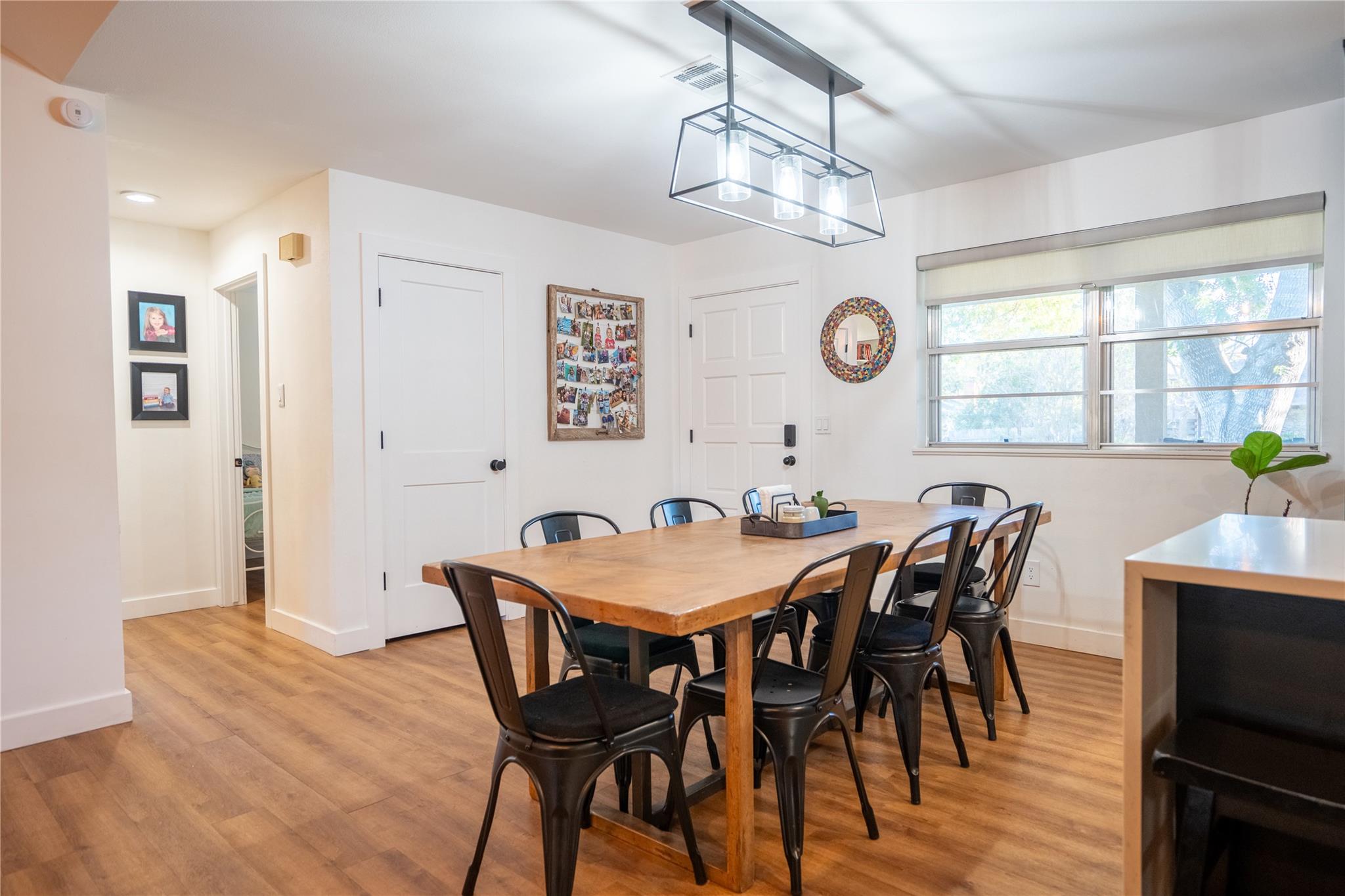 2102 KENT St, Taylor, TX 76574