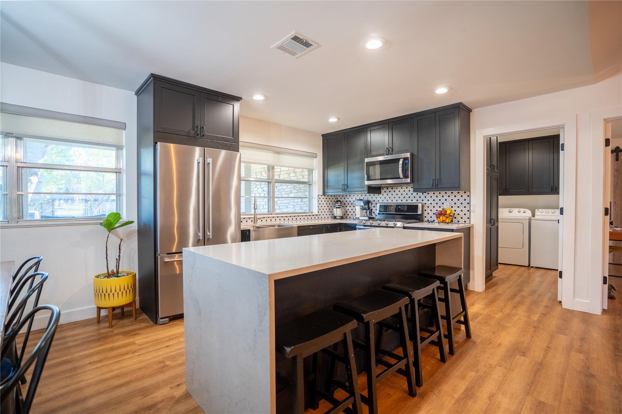 2102 KENT St, Taylor, TX 76574