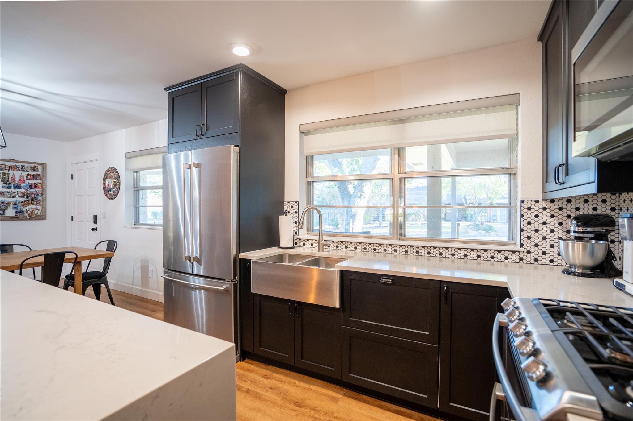 2102 KENT St, Taylor, TX 76574