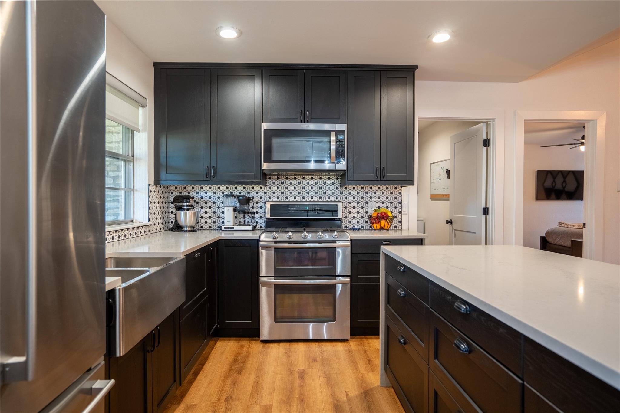 2102 KENT St, Taylor, TX 76574